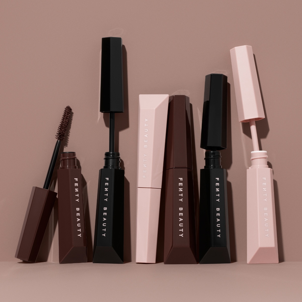 HELLA THICC VOLUMIZING MASCARA (MÁSCARA DE PESTAÑAS)